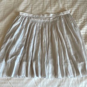 Banana republic pleated skirt with pockets. Size 6.